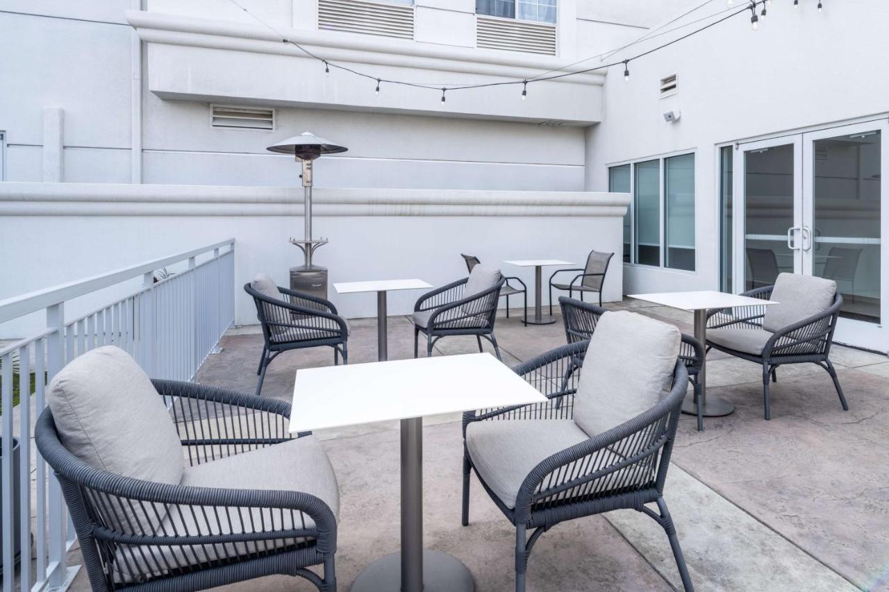 Hilton Garden Inn Bakersfield Exteriör bild