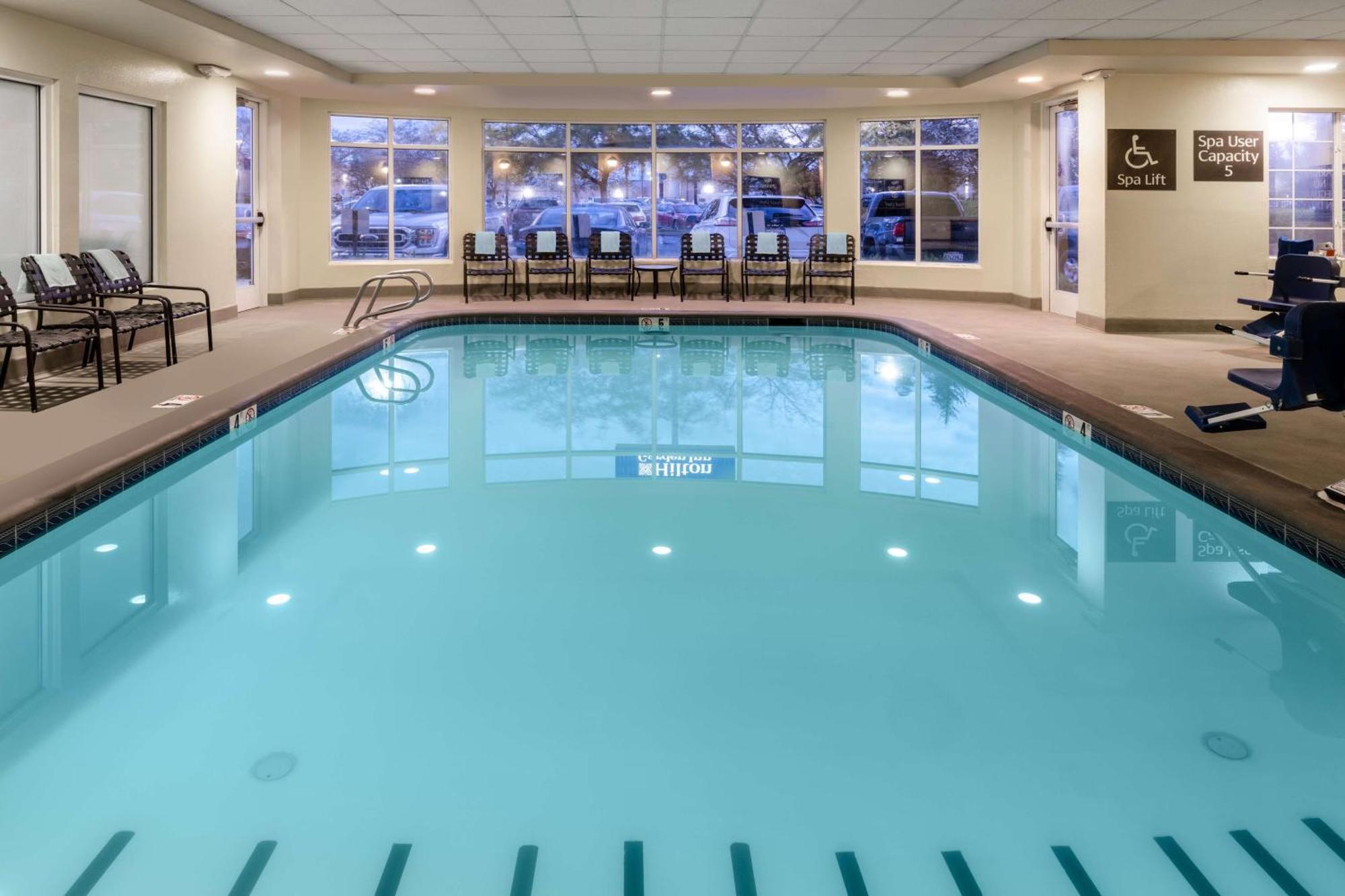 Hilton Garden Inn Bakersfield Exteriör bild