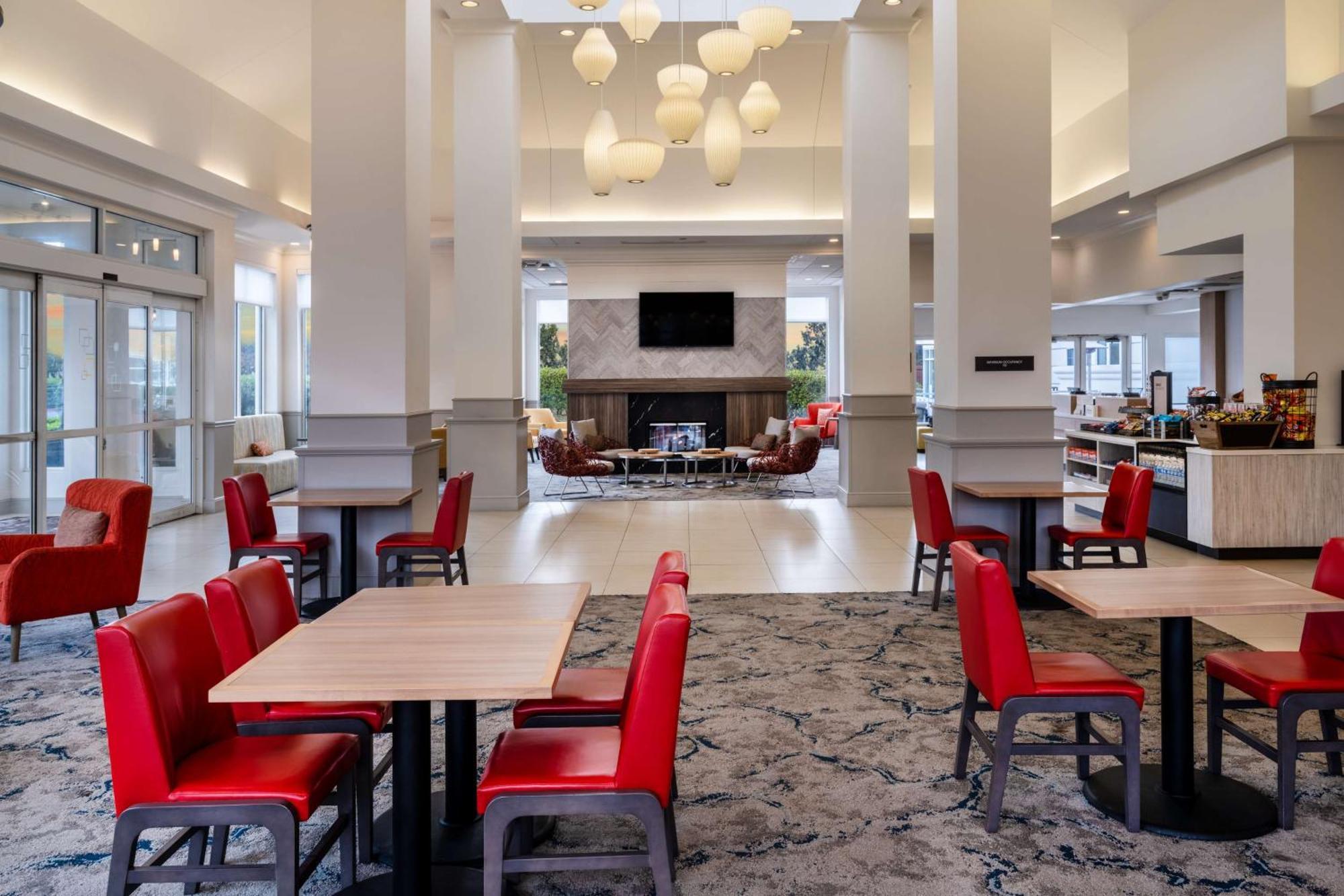 Hilton Garden Inn Bakersfield Exteriör bild