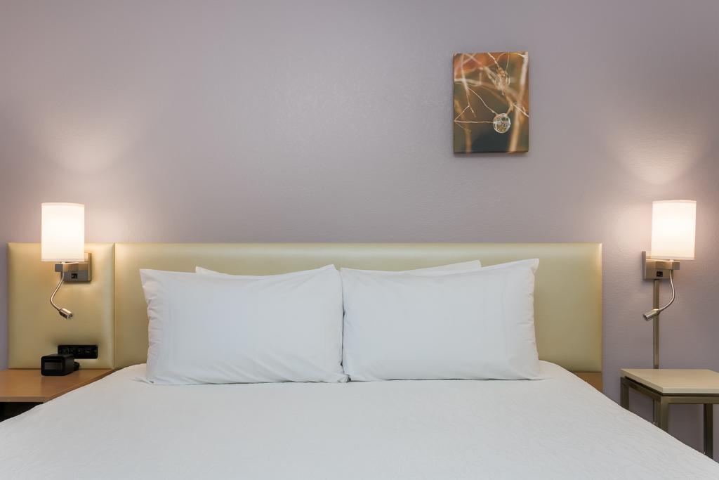 Hilton Garden Inn Bakersfield Exteriör bild